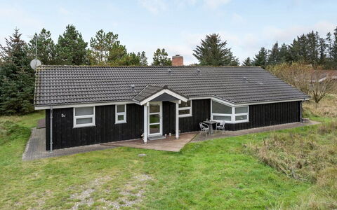 Carlina - 1.3Km from the Sea: Toit, Maison, Chalet, Domicile, Siding, Allée, Batiments Jardin, Biens, Cour, Ferme