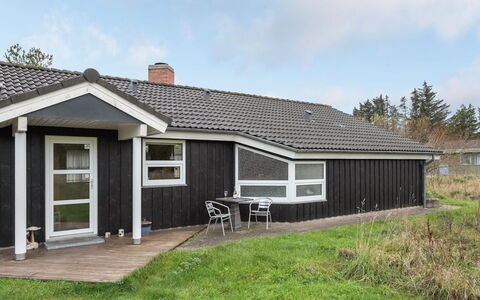 Carlina - 1.3Km from the Sea: Toit, Maison, Domicile, Chalet, Siding, Porte, Batiments Jardin, Biens, Ferme, Cabanon