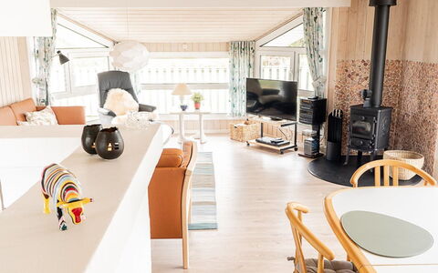 Mila - 750M from the Sea: Meubles, Design Intérieur, Bois, Sol, Plafond, Sol, Salon, Pièce, Éclairage, Domicile