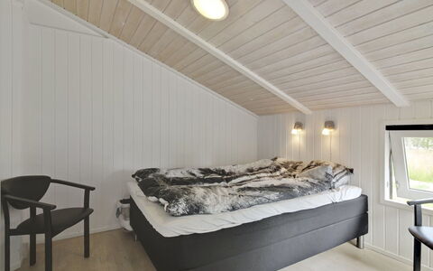 Ilmo - 950M from the Sea: Plafond, Chambre, Design Intérieur, Sol, Sol, Cadre De Lit, Lit, Literie, Drap De Lit, Pièce