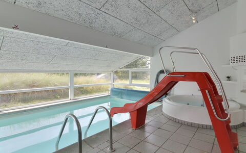 Ilmo - 950M from the Sea: Plafond, Daylighting, Piscine, Chute, Grenier