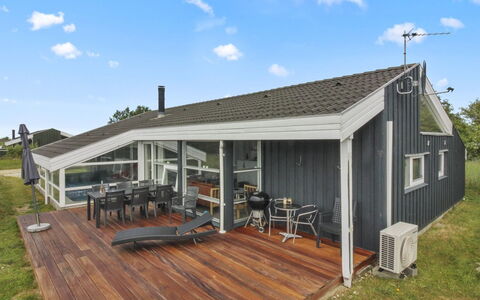 Ilmo - 950M from the Sea: Bois, Toit, Domicile, Chalet, Dur, Ombre, Biens, Siding, Porche, Conception