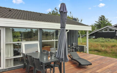 Ilmo - 950M from the Sea: Bois, Meubles, Mobilier De Jardin, Toit, Porche, Ombre, Chaise, Domicile, Plate-Forme, Dur