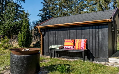 Marla - 1.1Km from the Sea: Chalet, Domicile, Maison, Toit, Porche, Biens, Siding, Batiments Jardin, Ferme, Cour