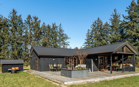 Marla - 1.1Km from the Sea: Chalet, Domicile, Maison, Toit, Porche, Biens, Siding, Batiments Jardin, Ferme, Cour