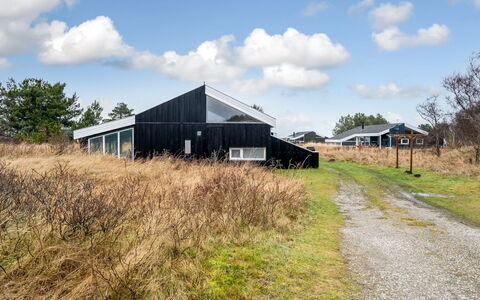 Amadahy - 950M from the Sea: Herbe, Maison, Toit, Domicile, Chalet, Arbuste, Lot Terre, Zone Rurale, Ferme, Couverture De Sol