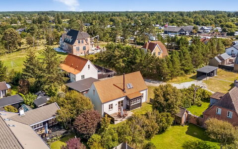Marijanne - 500M from the Sea: Maison, Domicile, Toit, Chalet, Biens, Aménagement Paysager, Batiments Jardin, Siding, Ferme