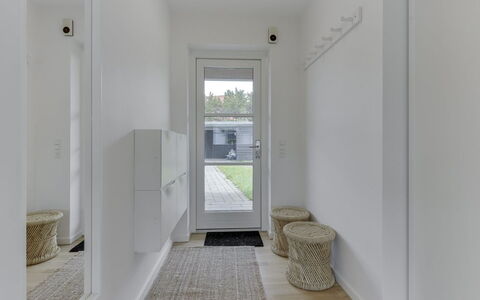 Henke - 500M from the Sea: Maison, Domicile, Chalet, Biens, Cour, Ferme, Siding, Batiments Jardin, Porche