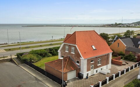 Kosara - 50M from the Sea: Design Intérieur, Plafond, Appartement, Sol, Meubles, Sol, Pièce, Éclairage, Domicile, Canapé