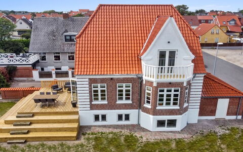 Kosara - 50M from the Sea: Architecture, Toit, Domicile, Composite, Daylighting, Siding, Allée