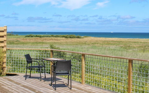 Marlena - 150M from the Sea: Piscine, Mobilier De Jardin, Meubles, Recours, Dalle, Eco Hôtel, Ombre, Chaise, Loisir, Biens