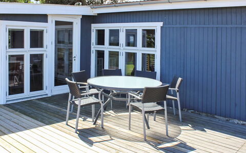 Marlena - 150M from the Sea: Piscine, Mobilier De Jardin, Meubles, Recours, Dalle, Eco Hôtel, Ombre, Chaise, Loisir, Biens