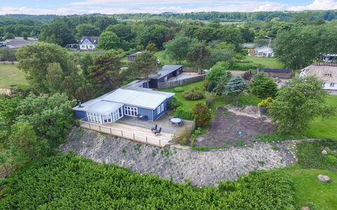 Marlena - 150M from the Sea: Piscine, Mobilier De Jardin, Meubles, Recours, Dalle, Eco Hôtel, Ombre, Chaise, Loisir, Biens