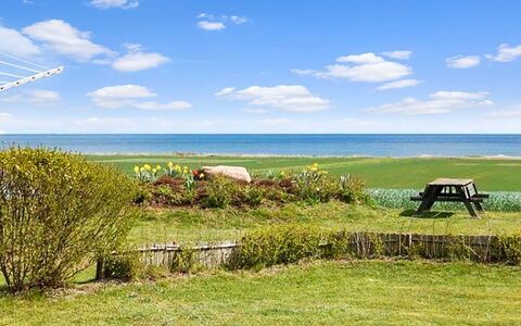 Lilibeth - 300M from the Sea: Piscine, Mobilier De Jardin, Meubles, Recours, Dalle, Eco Hôtel, Ombre, Chaise, Loisir, Biens