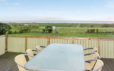 Lilibeth - 300M from the Sea: Piscine, Mobilier De Jardin, Meubles, Recours, Dalle, Eco Hôtel, Ombre, Chaise, Loisir, Biens