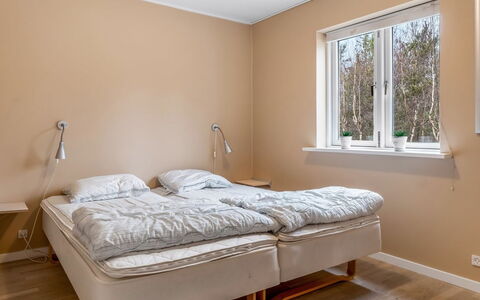 Jurgis - 300M from the Sea: Chambre, Bois, Sol, Lit, Design Intérieur, Sol, Meubles, Drap De Lit, Literie, Éclairage