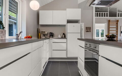 Jurgis - 300M from the Sea: Cuisine, Comptoir, Appareil De Cuisine, Design Intérieur, Sol, Principaux Appliance, Cabinetry, Plafond, Bois, Sol