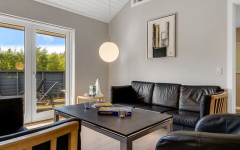 Jurgis - 300M from the Sea: Meubles, Design Intérieur, Sol, Mur, Bois, Sol, Plafond, Éclairage, Salon, Luminaire