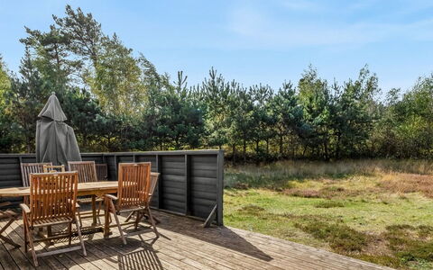 Jurgis - 300M from the Sea: Bois, Lot Terre, Dur, Planche, Plate-Forme, Ombre, Jardin, Mobilier De Jardin, Tache De Bois, Aménagement Paysager