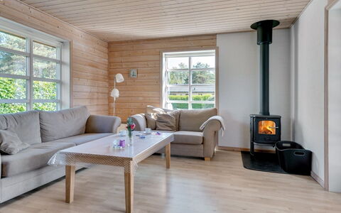 Brigitta - 1.5Km from the Sea: Meubles, Design Intérieur, Sol, Sol, Bois, Lit, Pièce, Plafond, Chambre, Textile