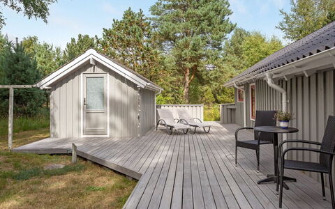 Snari - 400M from the Sea: Piscine, Mobilier De Jardin, Meubles, Recours, Dalle, Eco Hôtel, Ombre, Chaise, Loisir, Biens