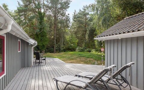 Snari - 400M from the Sea: Piscine, Mobilier De Jardin, Meubles, Recours, Dalle, Eco Hôtel, Ombre, Chaise, Loisir, Biens