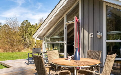 Snari - 400M from the Sea: Piscine, Mobilier De Jardin, Meubles, Recours, Dalle, Eco Hôtel, Ombre, Chaise, Loisir, Biens