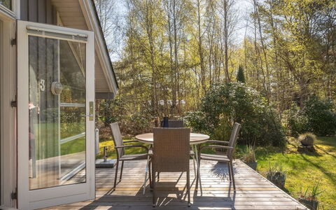 Snari - 400M from the Sea: Piscine, Mobilier De Jardin, Meubles, Recours, Dalle, Eco Hôtel, Ombre, Chaise, Loisir, Biens