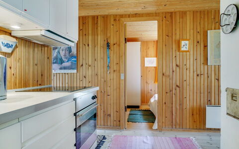 Asmod - 300M from the Sea: Bois, Sol, Design Intérieur, Plafond, Sol, Pièce, Cuisine, Domicile, Comptoir, Meubles