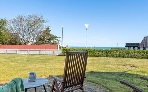 Tara - 300M from the Sea: Maison, Domicile, Toit, Chalet, Biens, Aménagement Paysager, Batiments Jardin, Siding, Ferme