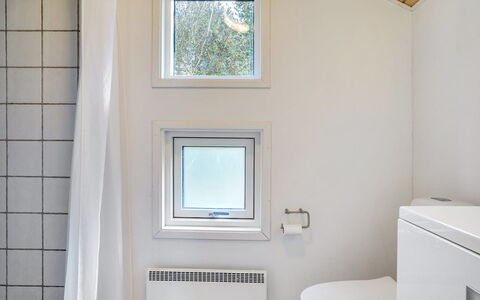 Tishon - 100M from the Sea: Mur, Sol, Design Intérieur, Bois, Sol, Plafond, Luminaire Plomberie, Salle De Bains, Pièce, Domicile