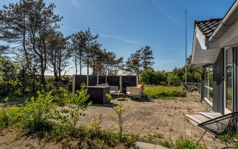 Tishon - 100M from the Sea: Ciel, Nuage, Zone Résidentielle, Domicile, Lot Terre, Ombre, Biens, Chalet, Aménagement Paysager, Jardin