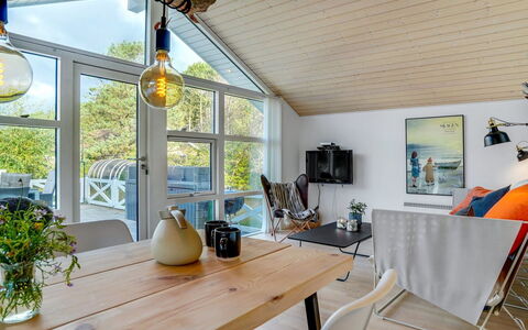 Tishon - 100M from the Sea: Design Intérieur, Plafond, Appartement, Sol, Meubles, Sol, Pièce, Éclairage, Domicile, Canapé