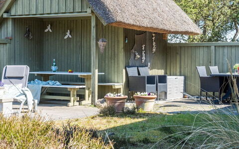 Gravers - 300M from the Sea: Piscine, Mobilier De Jardin, Meubles, Recours, Dalle, Eco Hôtel, Ombre, Chaise, Loisir, Biens