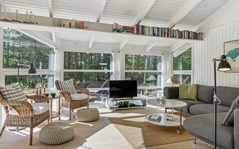 Ran - 600M from the Sea: Meubles, Design Intérieur, Sol, Canapé, Bois, Plafond, Salon, Sol, Chaise, Éclairage