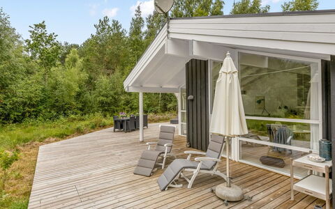 Ran - 600M from the Sea: Bois, Domicile, Chalet, Toit, Dur, Porche, Biens, Planche, Siding, Plate-Forme