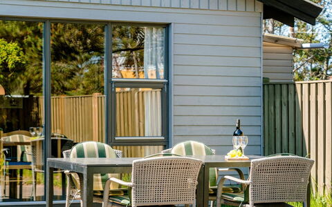 Petersen - 50M from the Sea: Bois, Domicile, Porche, Plate-Forme, Dur, Toit, Tache De Bois, Parquet, Eco Hôtel