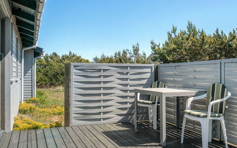 Petersen - 50M from the Sea: Bois, Domicile, Porche, Plate-Forme, Dur, Toit, Tache De Bois, Parquet, Eco Hôtel