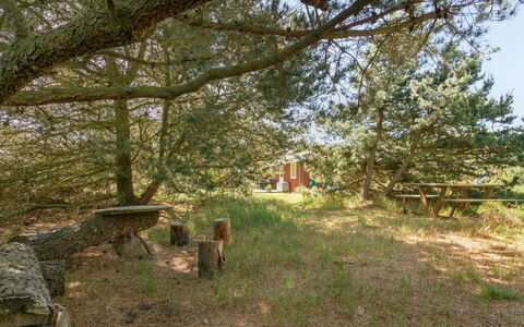 Hrefna - 350M from the Sea: Bois, Toit, Maison, Chalet, Porte, Domicile, Siding, Lot Terre, Batiments Jardin, Cabanon