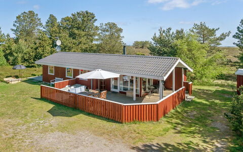 Hrefna - 350M from the Sea: Toit, Maison, Lot Terre, Domicile, Chalet, Biens, Batiments Jardin, Ombre, Cabane En Rondins, Aménagement Paysager
