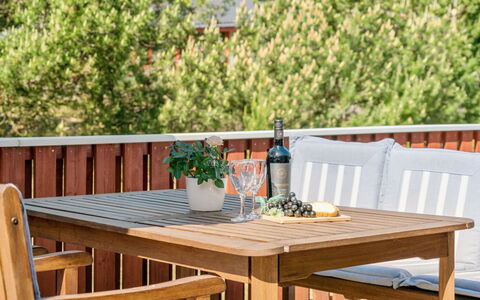 Hrefna - 350M from the Sea: Toit, Maison, Lot Terre, Domicile, Chalet, Biens, Batiments Jardin, Ombre, Cabane En Rondins, Aménagement Paysager
