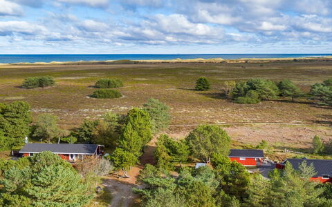 Hrefna - 350M from the Sea: Toit, Maison, Lot Terre, Domicile, Chalet, Biens, Batiments Jardin, Ombre, Cabane En Rondins, Aménagement Paysager