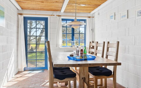 Ema - 5Km from the Sea: Bois, Domicile, Porche, Plate-Forme, Dur, Toit, Tache De Bois, Parquet, Eco Hôtel