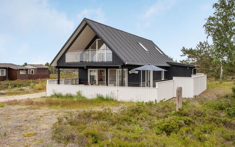 Alf - 200M from the Sea: Meubles, Design Intérieur, Sol, Bois, Sol, Plafond, Parquet, Chaise, Table, Éclairage