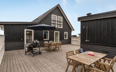Alf - 200M from the Sea: Meubles, Design Intérieur, Sol, Bois, Sol, Plafond, Parquet, Chaise, Table, Éclairage