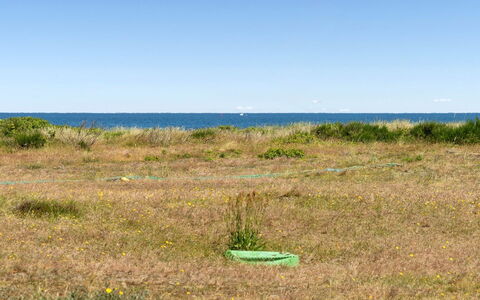 Thrineke - 200M from the Sea: Piscine, Mobilier De Jardin, Meubles, Recours, Dalle, Eco Hôtel, Ombre, Chaise, Loisir, Biens