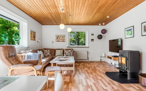 Ognen - 1.5Km from the Sea: Piscine, Mobilier De Jardin, Meubles, Recours, Dalle, Eco Hôtel, Ombre, Chaise, Loisir, Biens