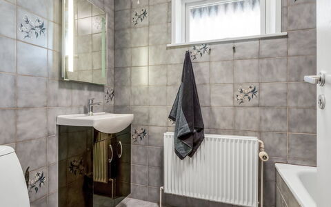 Ognen - 1.5Km from the Sea: Piscine, Mobilier De Jardin, Meubles, Recours, Dalle, Eco Hôtel, Ombre, Chaise, Loisir, Biens