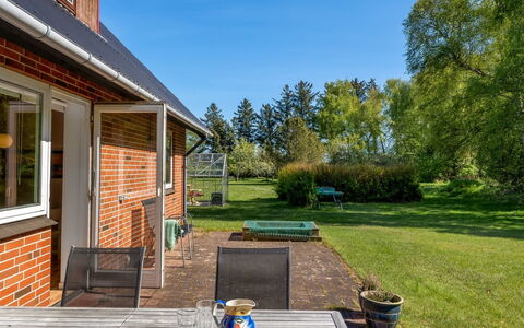 Ognen - 1.5Km from the Sea: Piscine, Mobilier De Jardin, Meubles, Recours, Dalle, Eco Hôtel, Ombre, Chaise, Loisir, Biens