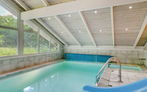Lovis - 600M from the Sea: Plafond, Piscine, Recours, Grenier, Hôtel, Eco Hôtel